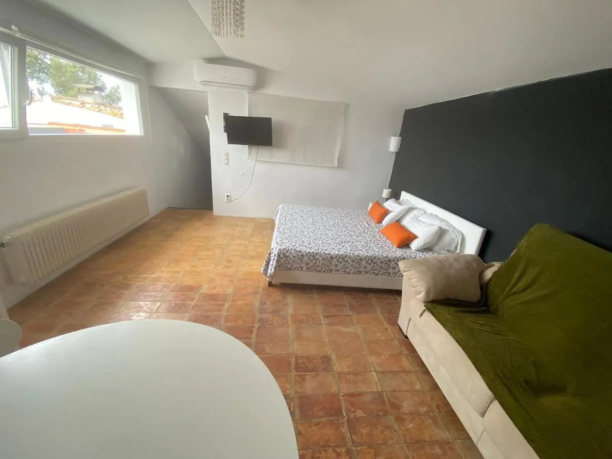 Cala Castell Suites Vall-Llobrega Pensión