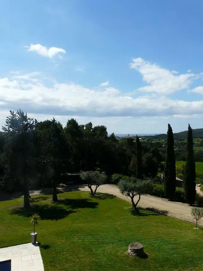 Cala Castell Suites Vall-Llobrega Pensión