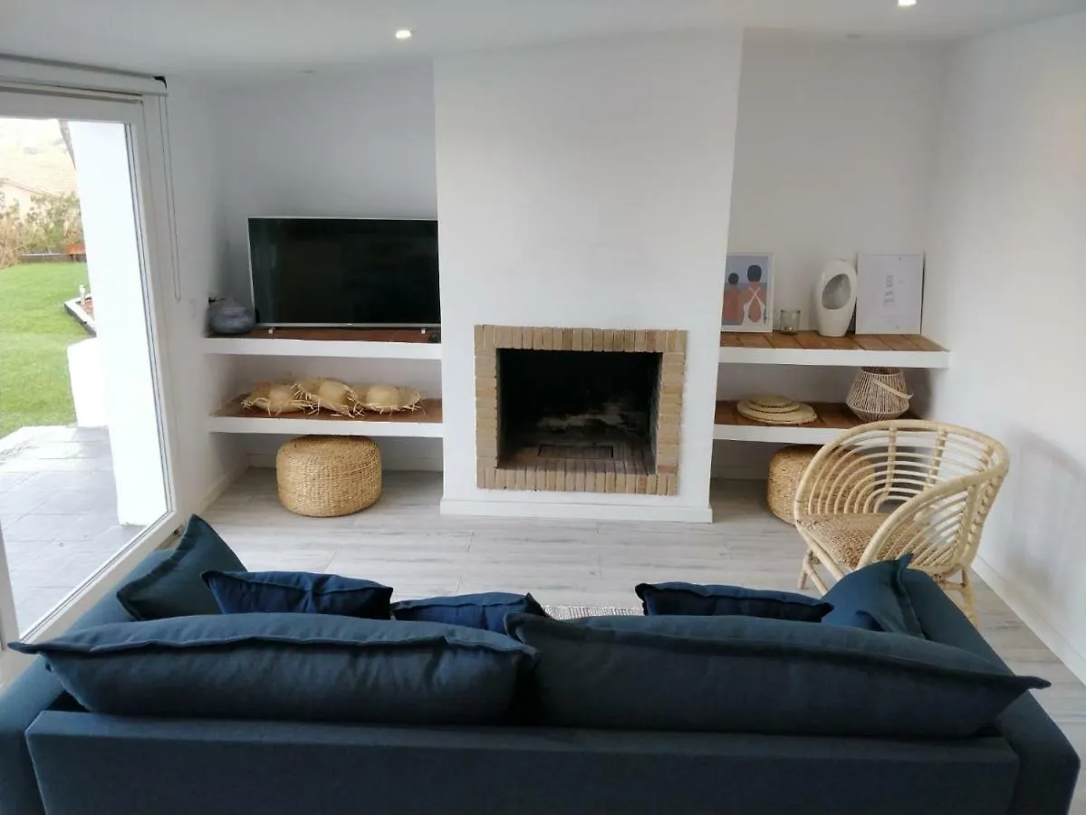 Cala Castell Suites Vall-Llobrega Pensión
