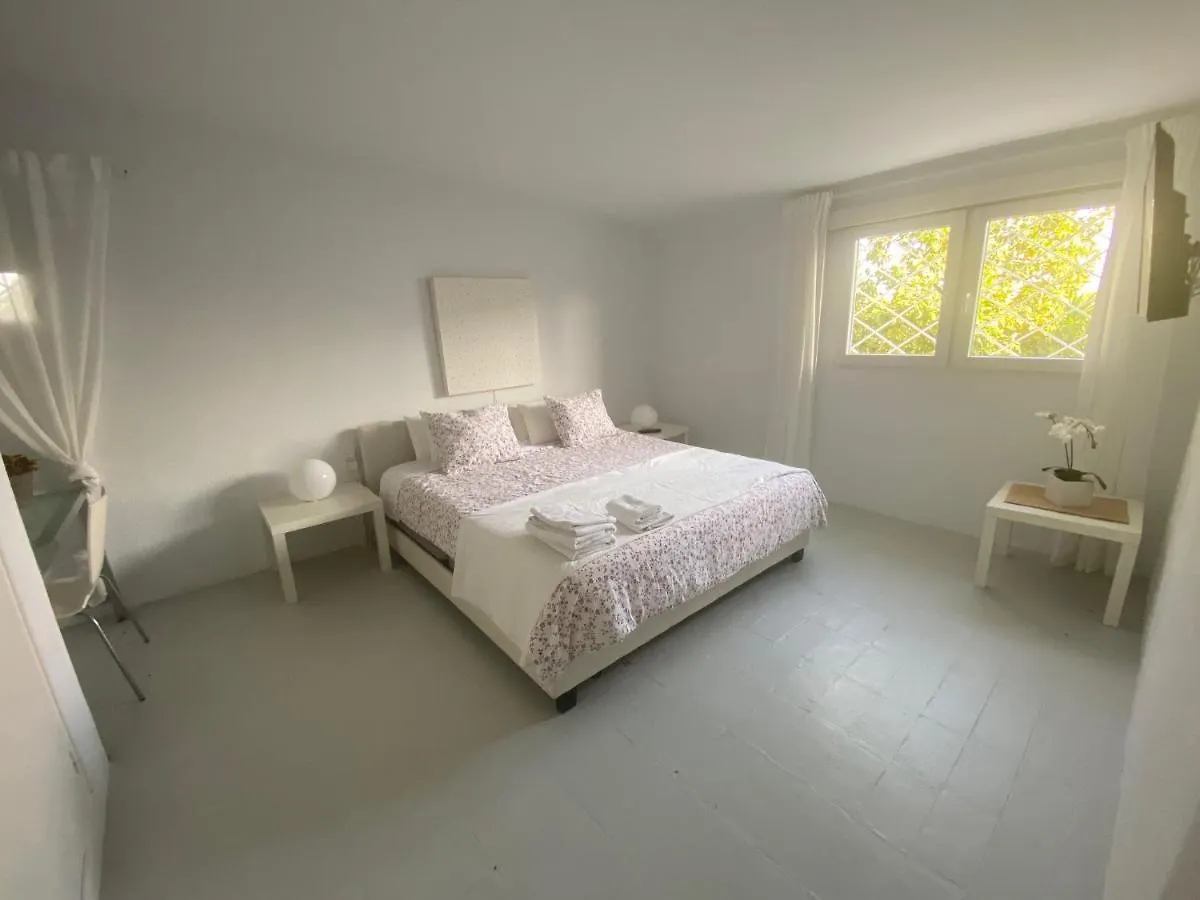 Cala Castell Suites Vall-Llobrega Guest house